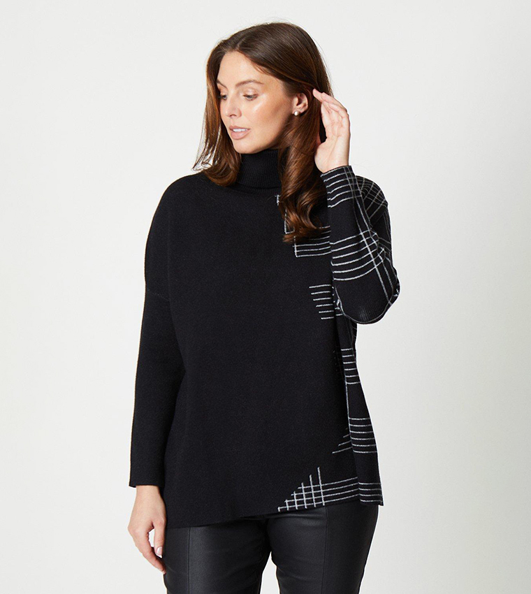 Oversized black outlet jumper