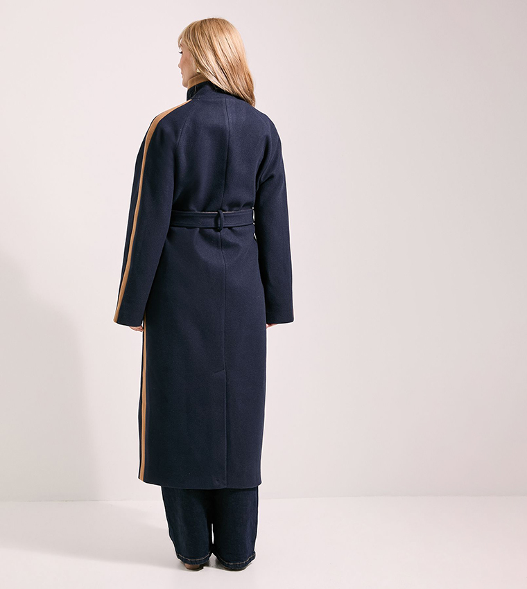 جاكيت بياقة عالية