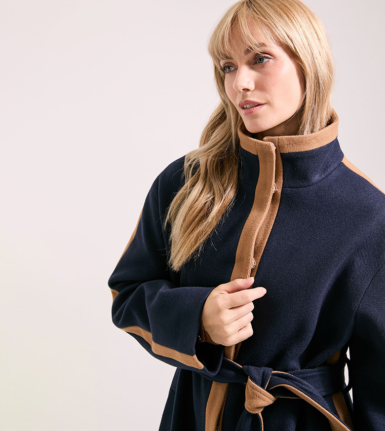 جاكيت بياقة عالية