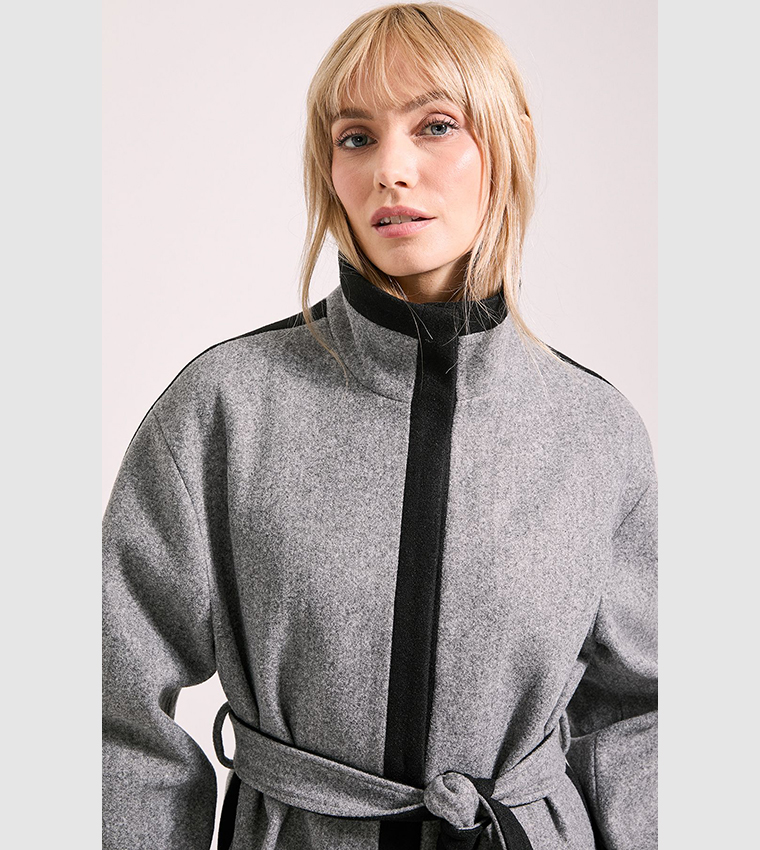 جاكيت بياقة عالية