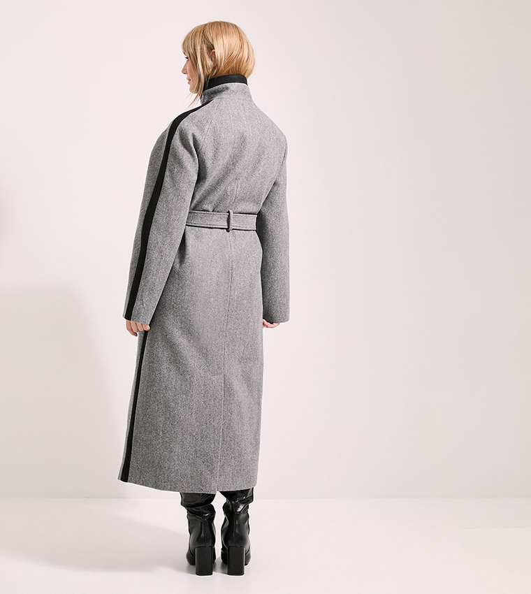 جاكيت بياقة عالية