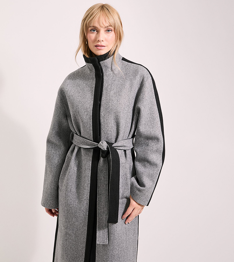 جاكيت بياقة عالية