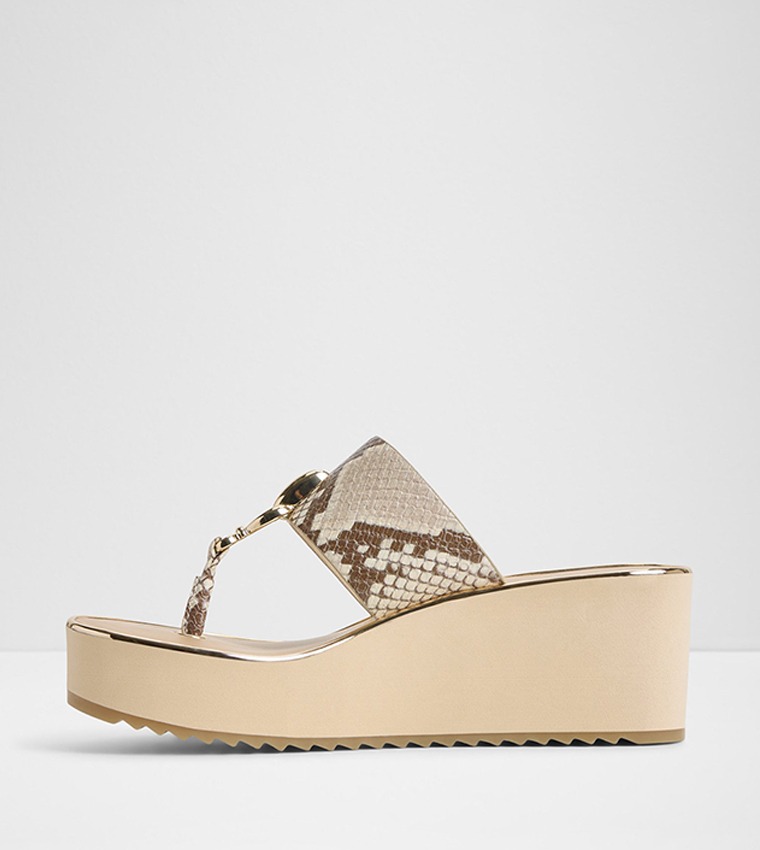 صندل ويدج بحزام ثونغ 