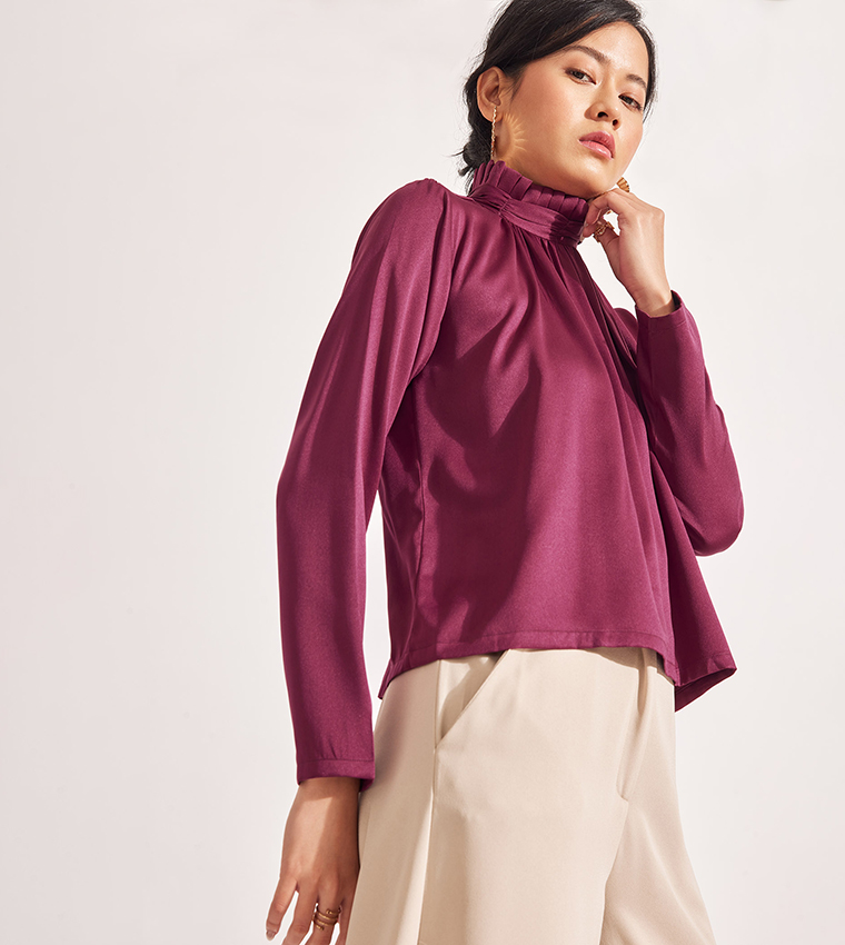 توب ستان بياقة مكشكشة