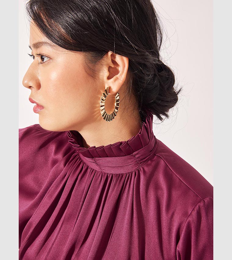 توب ستان بياقة مكشكشة