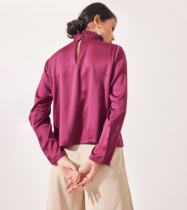 توب ستان بياقة مكشكشة