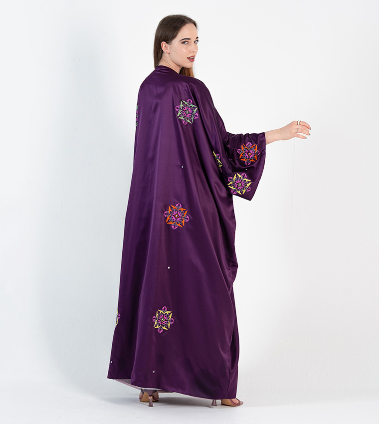 عباية بشت بأكمام طويلة وتطريز 