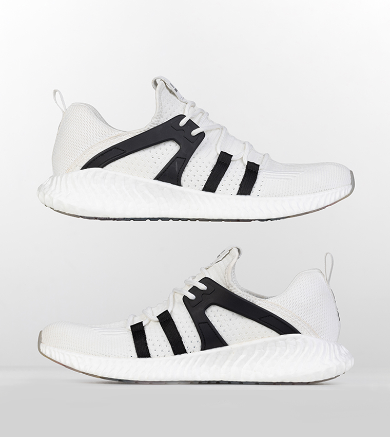 Power 2.5 Lace-Up Running Shoes