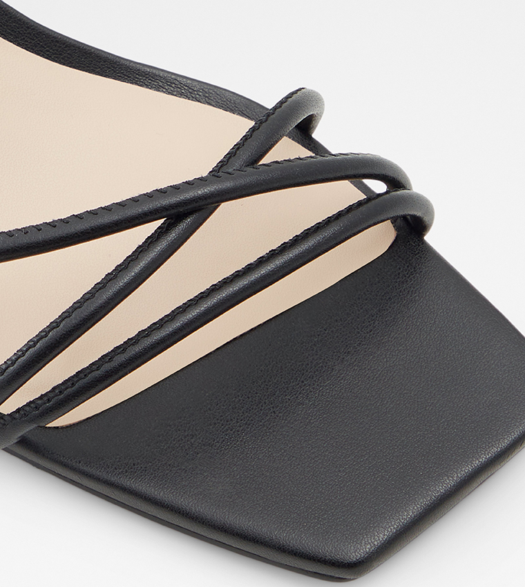 صندل   أسود بكعب متوسط