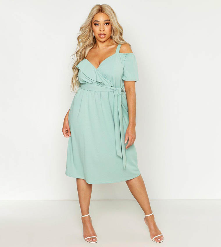 Buy Boohoo Plunge Ruffle Belt Midi Dress In Green | 6thStreet Kuwait