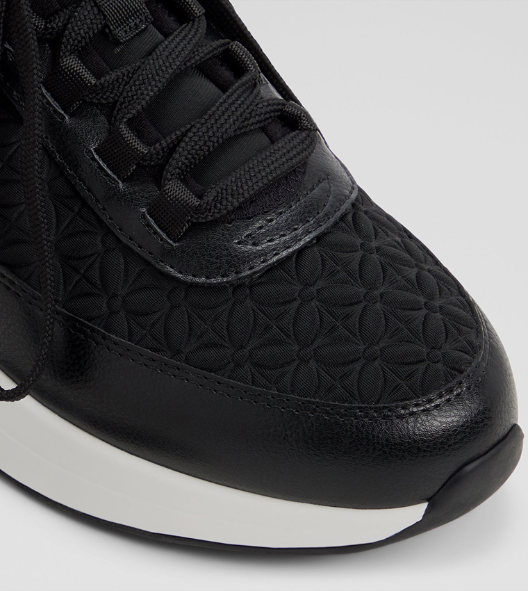 QUILTYN Round Toe Runner Sneakers