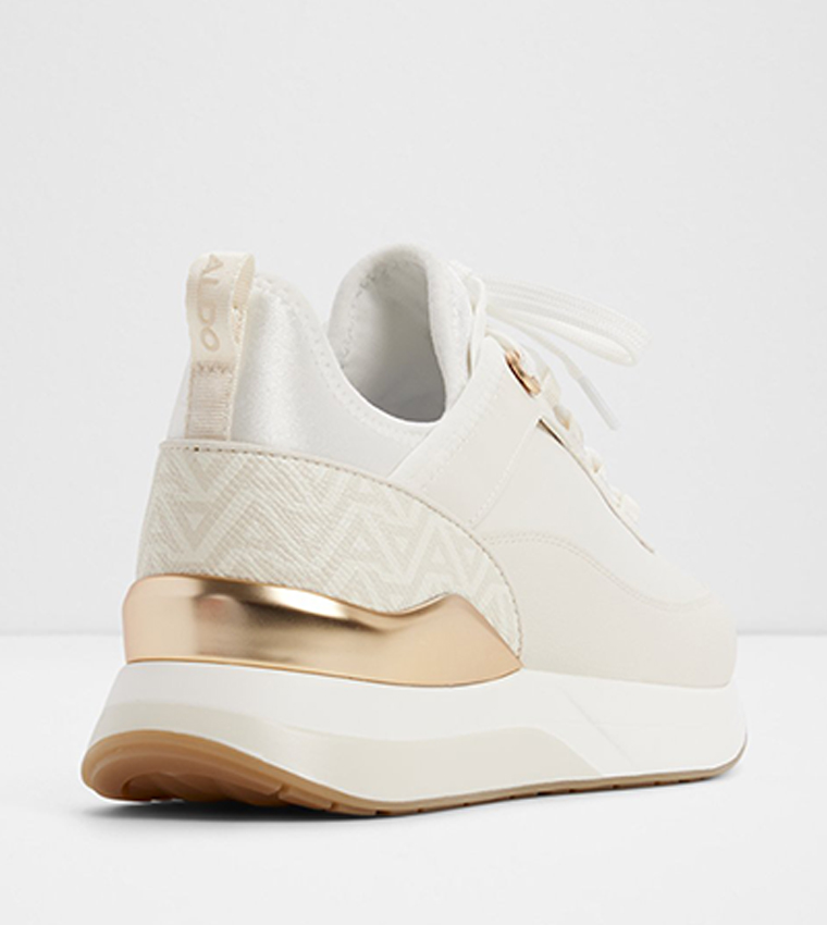 QUILTYN Round Toe Runner Sneakers