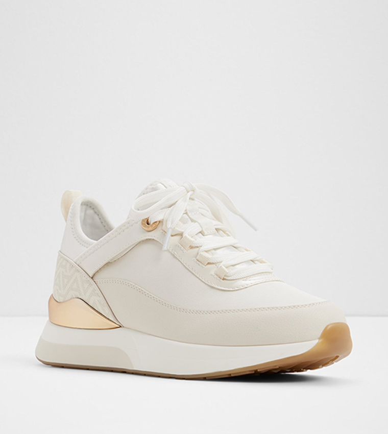 QUILTYN Round Toe Runner Sneakers