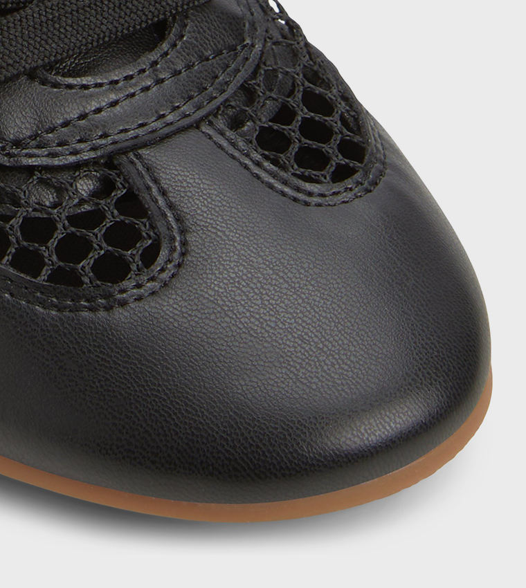 QUINCIE Textured Slip-On Shoes