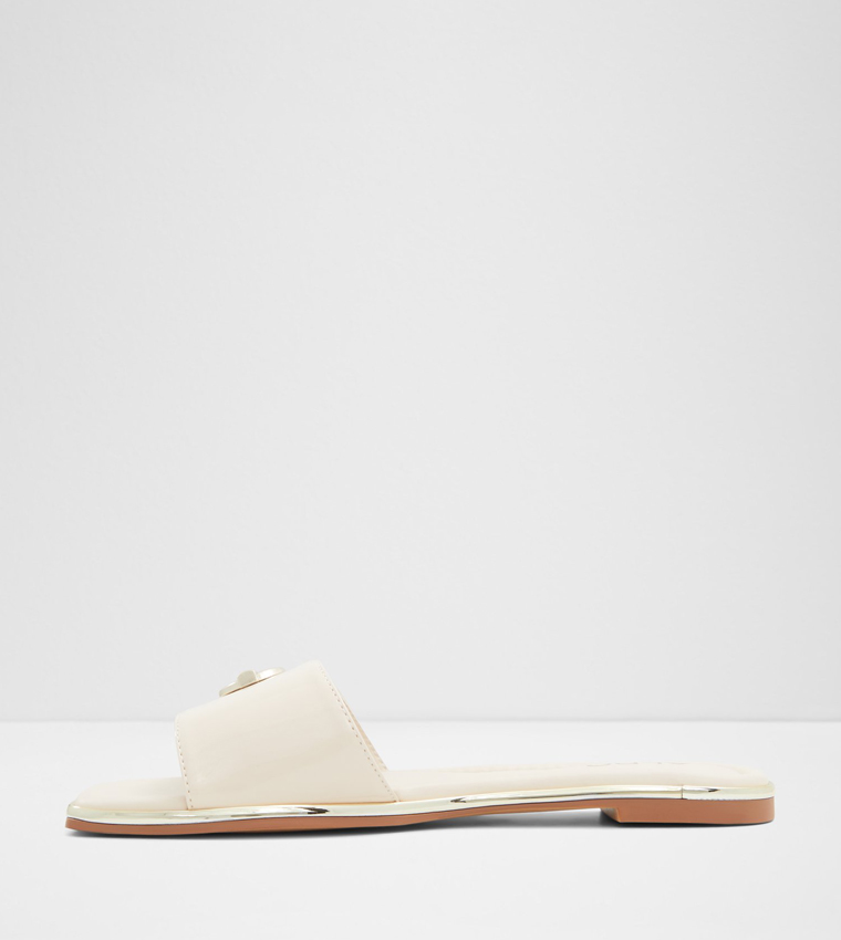 REMILA Accessory Detail Flat Sandals