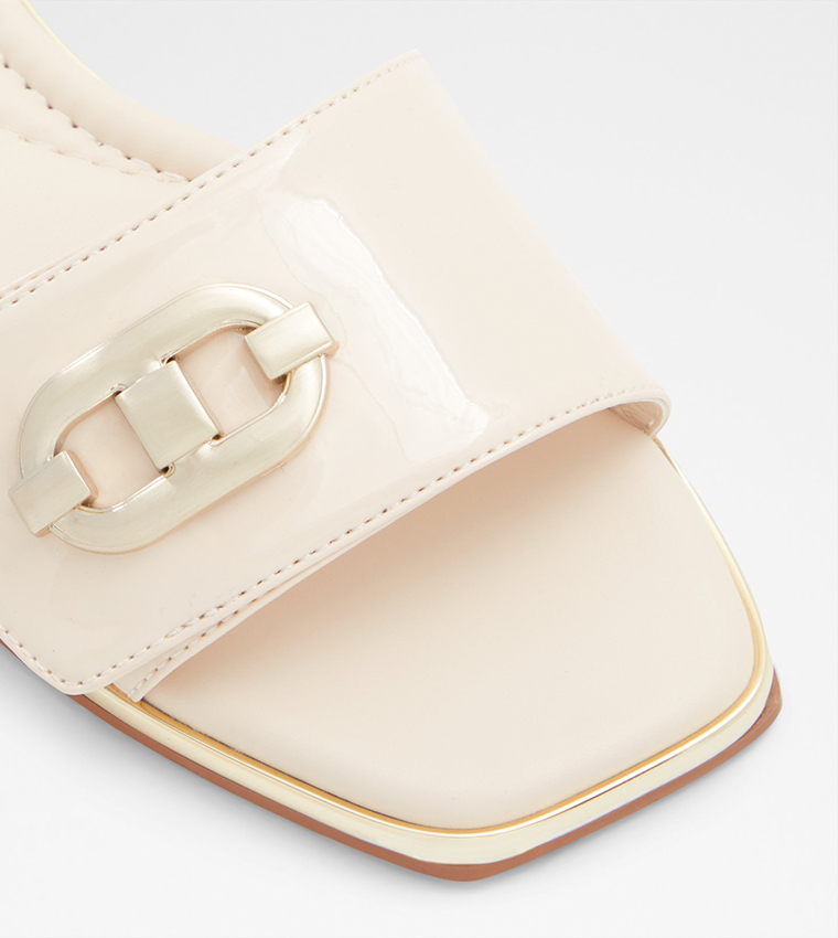 REMILA Accessory Detail Flat Sandals