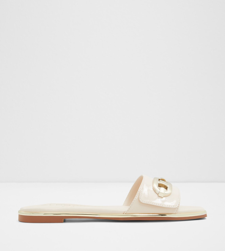 REMILA Accessory Detail Flat Sandals