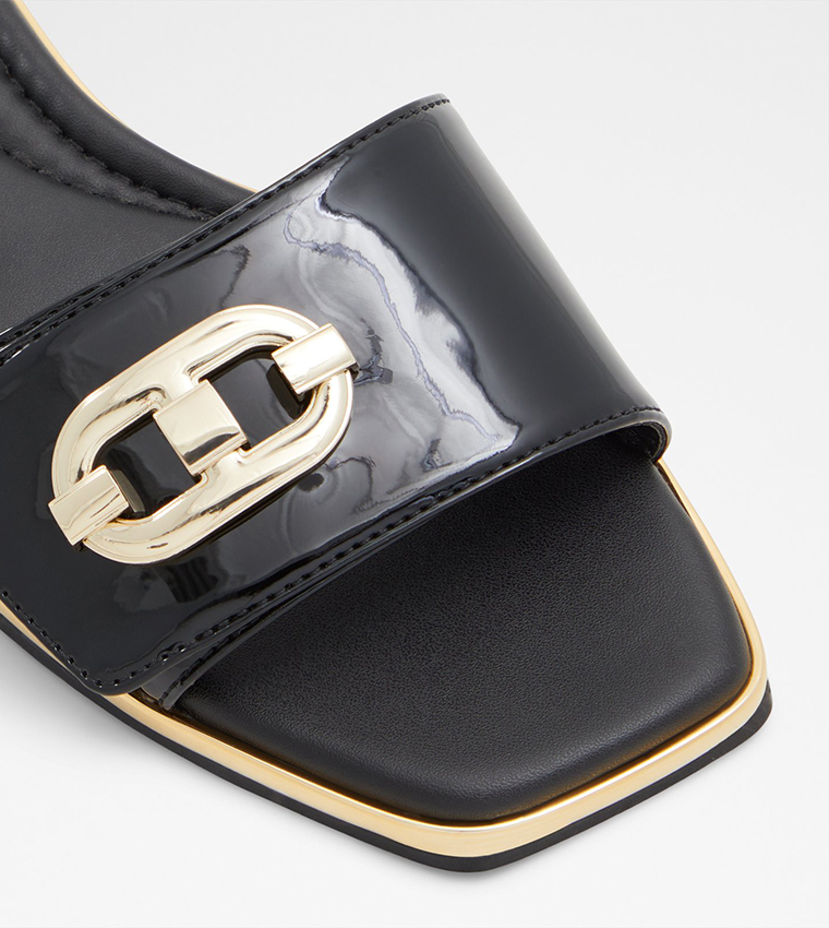 REMILA Accessory Detail Flat Sandals