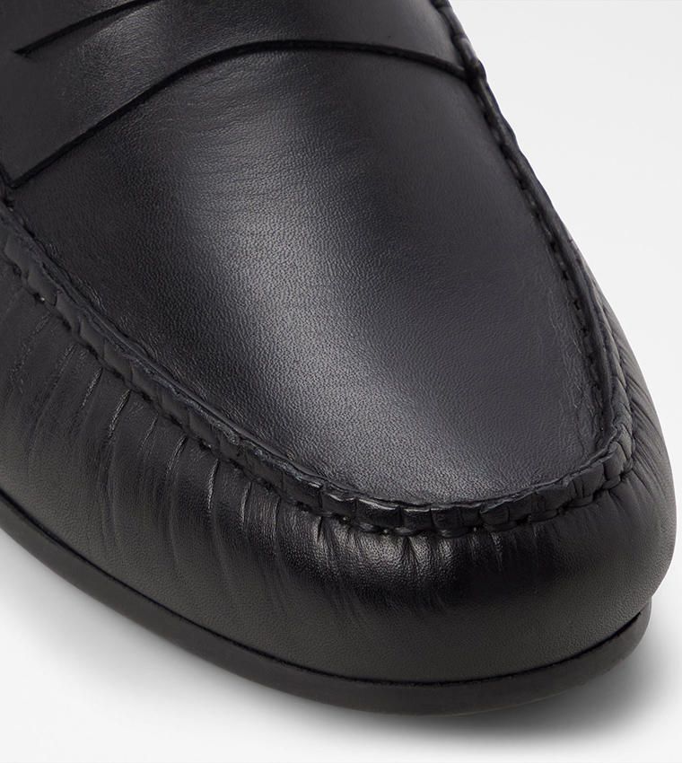 REMUS Solid Loafers