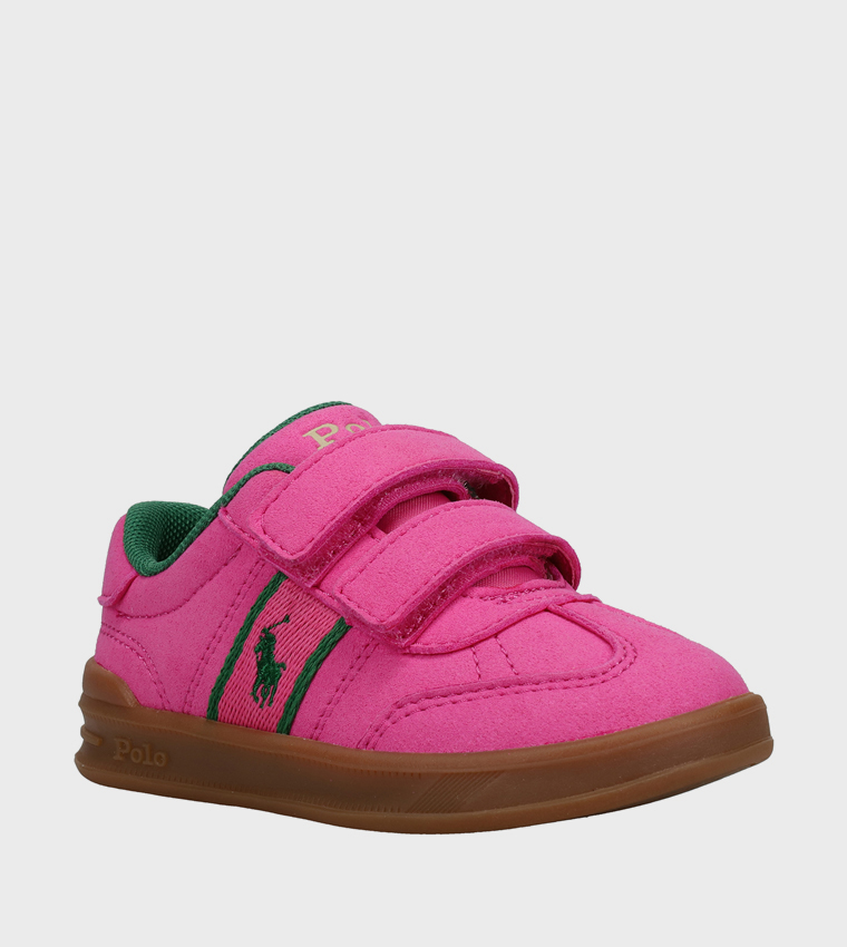 سنيكرز بشعار مطرز وبشريط فيلكرو