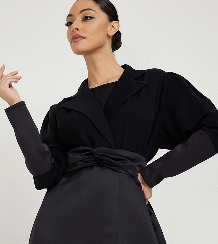 عباية بأكمام طويلة بزخرفة 