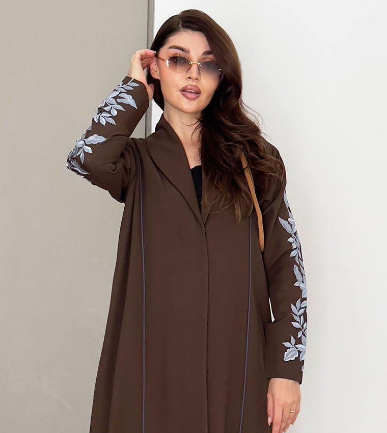 عباية مطرزة كم طويل