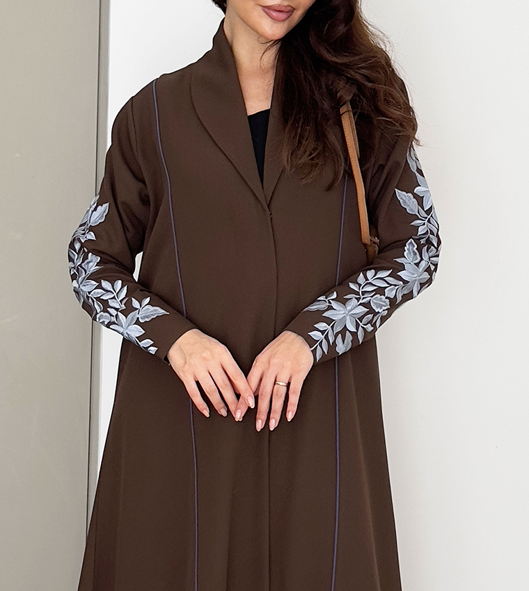 عباية مطرزة كم طويل