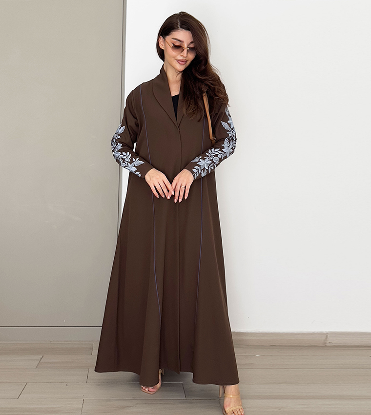 عباية مطرزة كم طويل