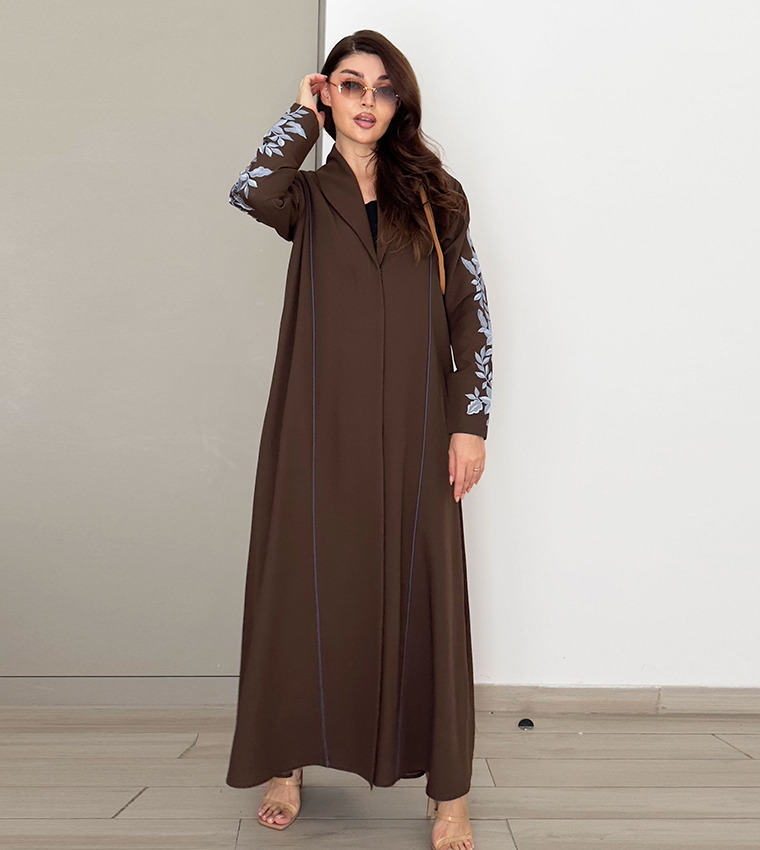 عباية مطرزة كم طويل