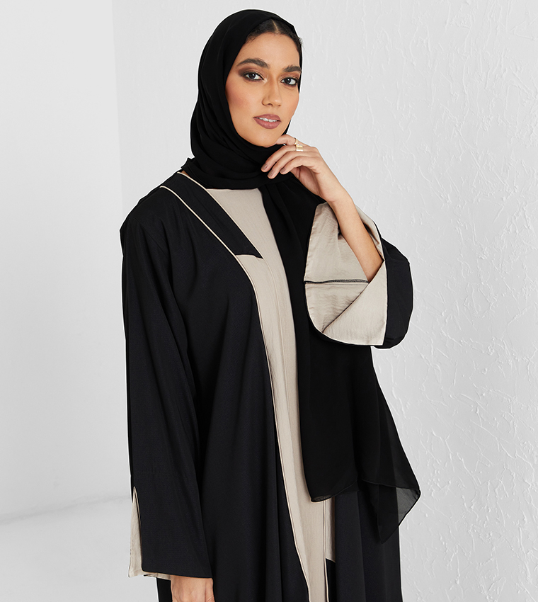 عباية بأكمام طويلة