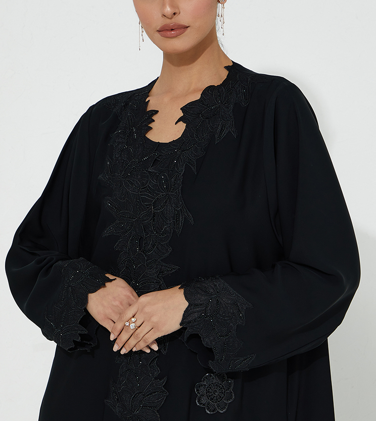 عباية مناسبات مطرزة يدويًا