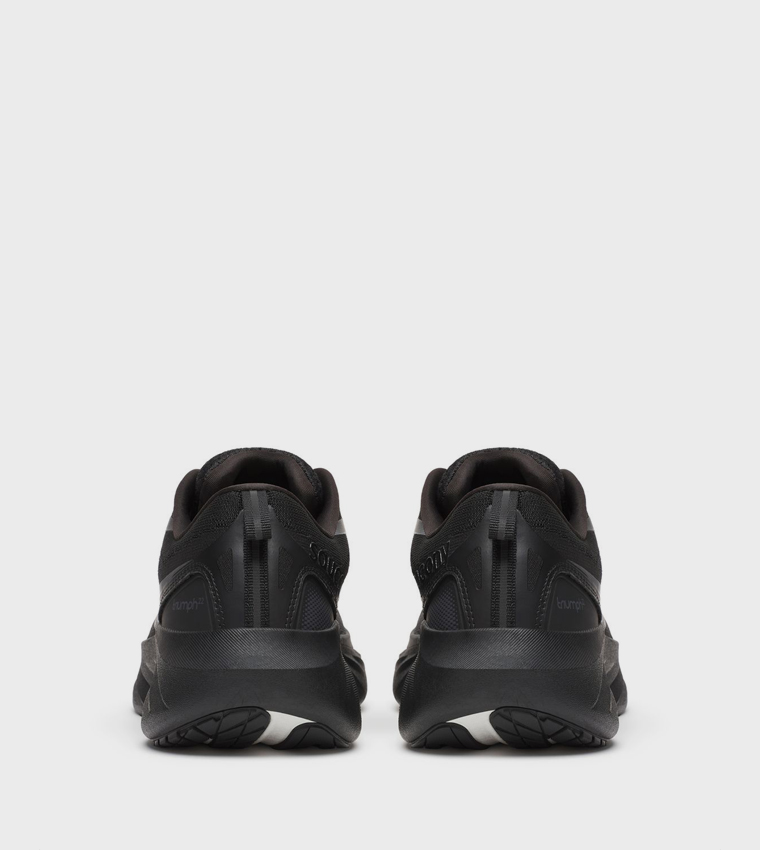 حذاء جري تريومف 22