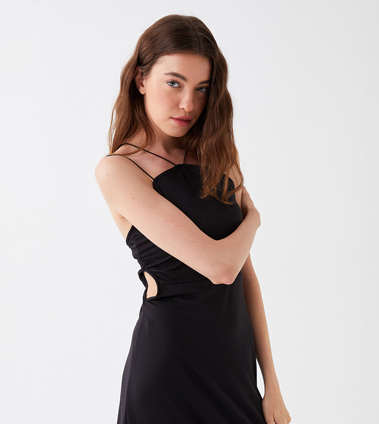 فستان بياقة هالتر 