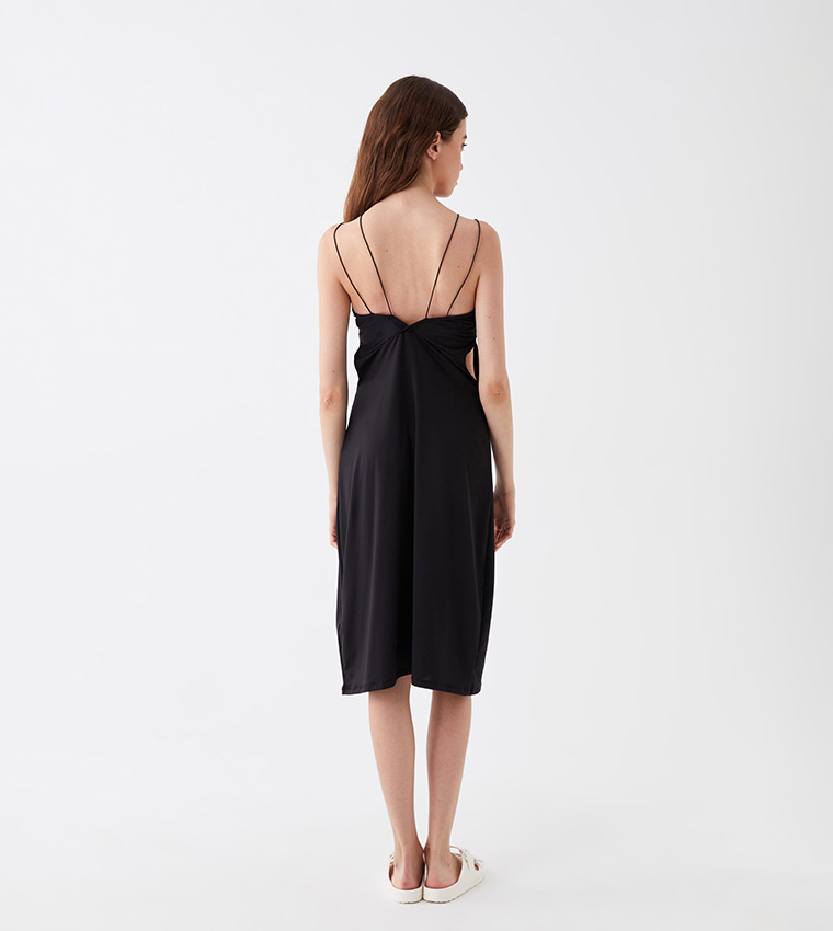 فستان بياقة هالتر 