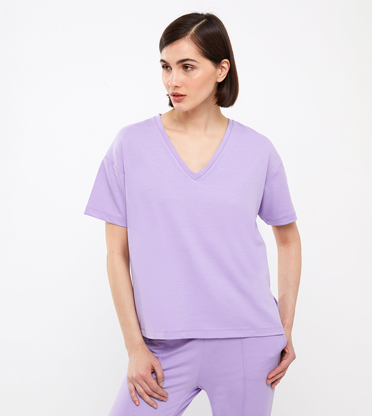 تيشيرت بأكمام قصيرة 