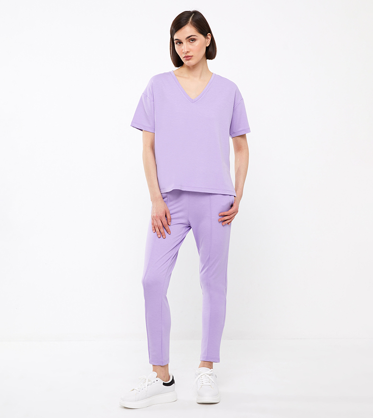 تيشيرت بأكمام قصيرة 