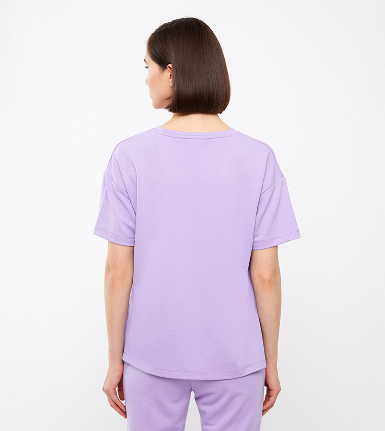 تيشيرت بأكمام قصيرة 