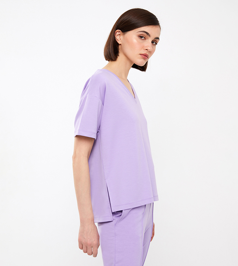 تيشيرت بأكمام قصيرة 