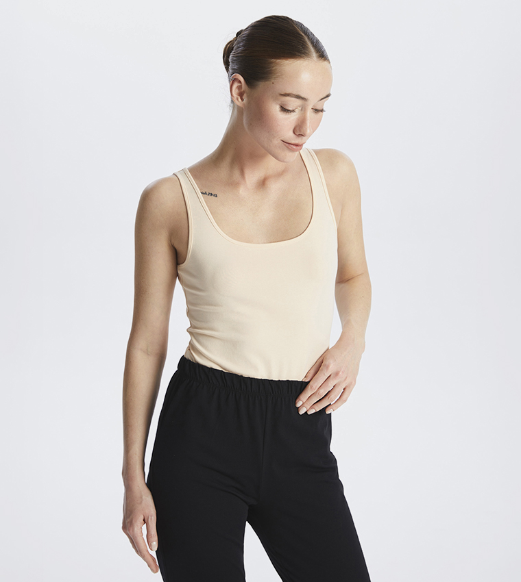 Solid U-Neck Singlet
