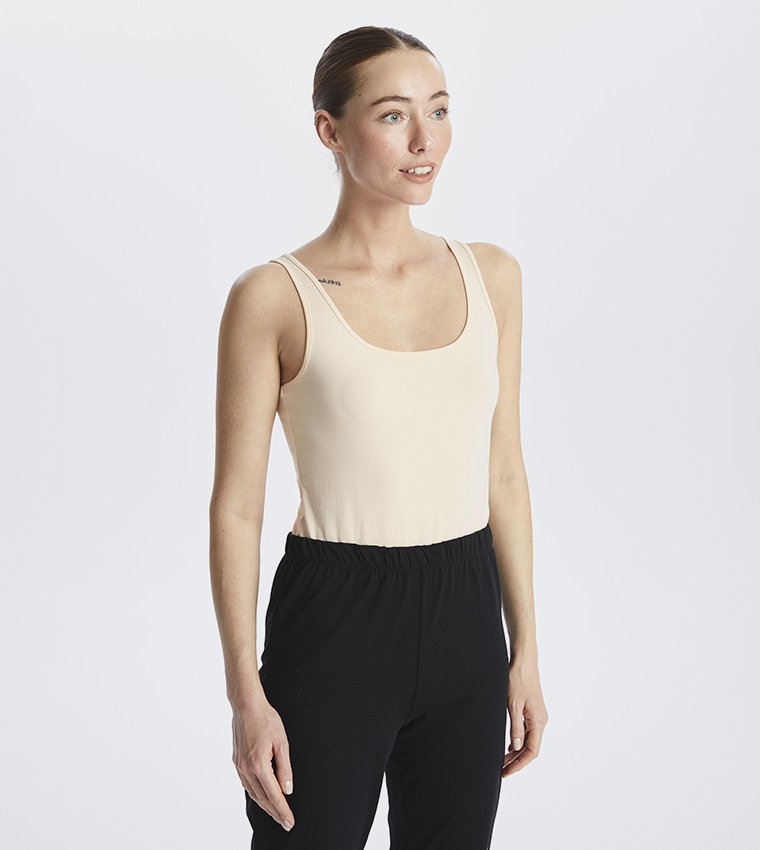 Solid U-Neck Singlet