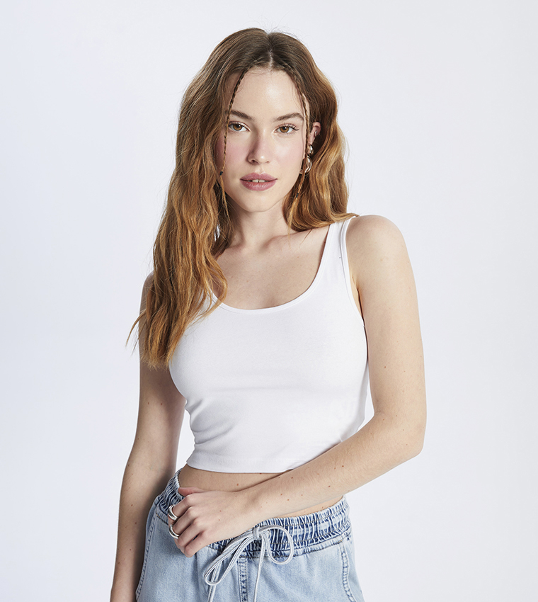 Solid Scoop Neck Crop Top