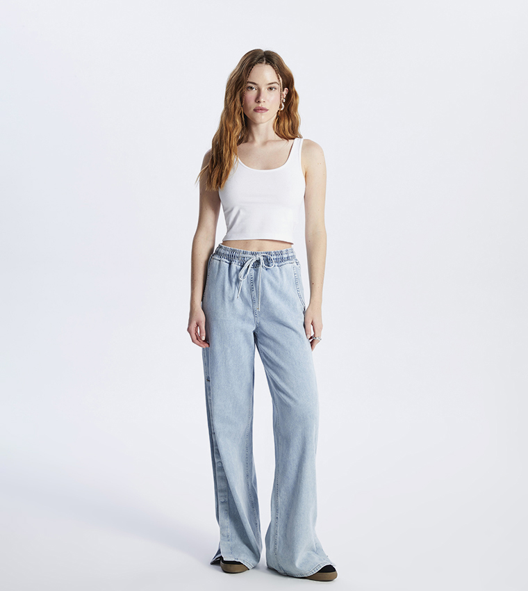 Solid Scoop Neck Crop Top