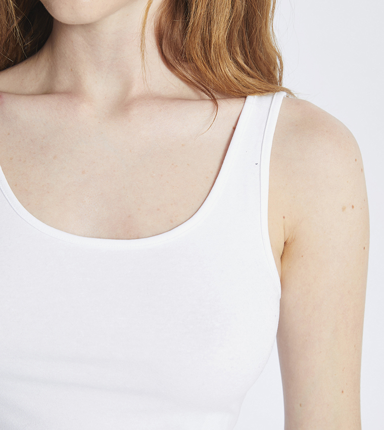 Solid Scoop Neck Crop Top