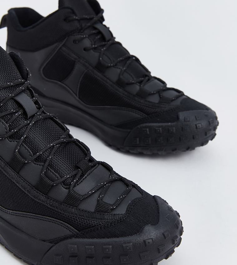 Lace Up Trekking Shoes