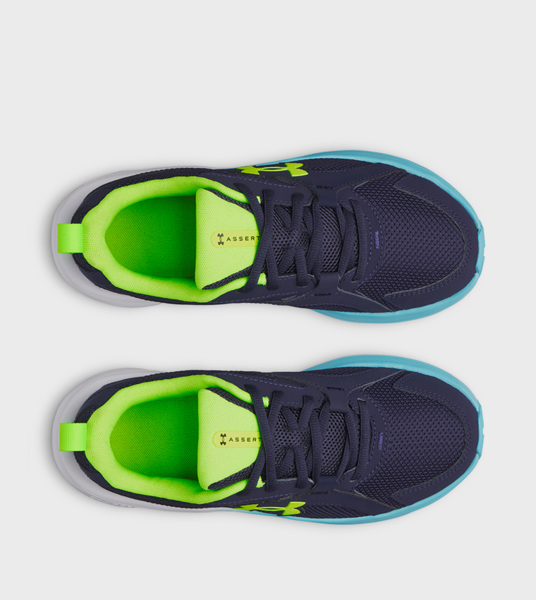 حذاء جري أسيرت 11 بشعار