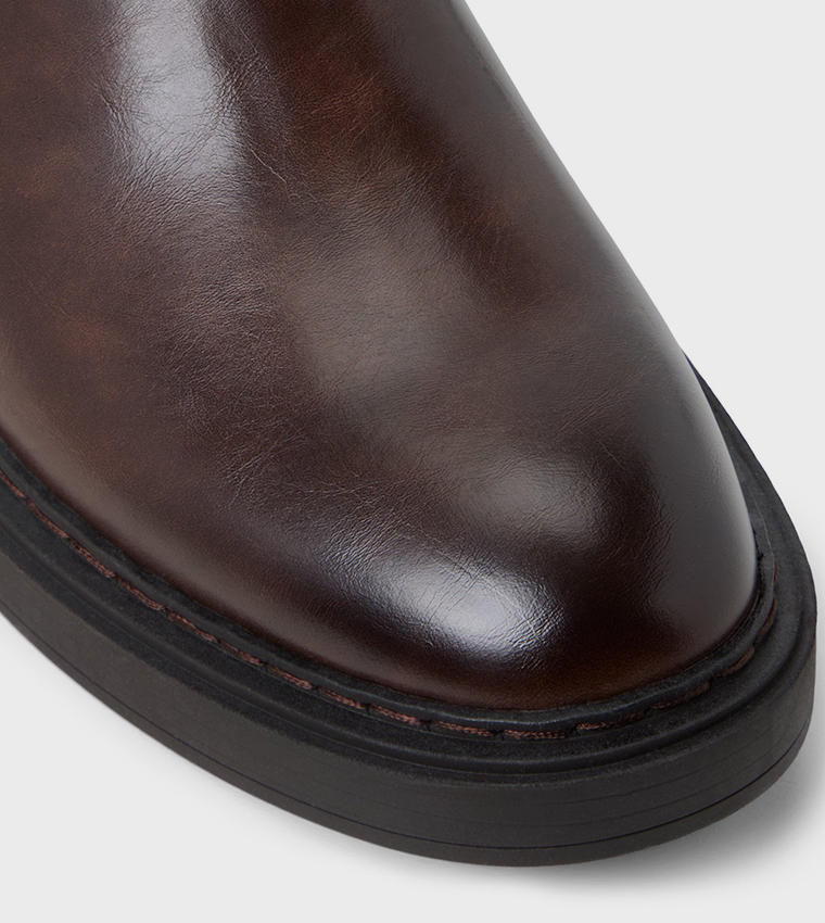 SHAFER Round Toe Chelsea Boots