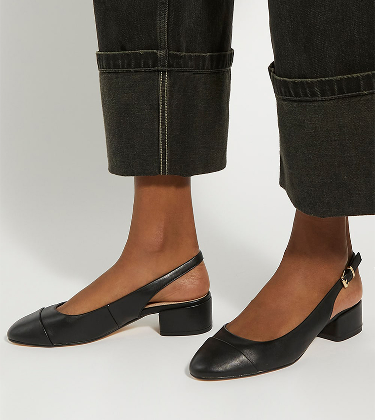 CASING Low Block Heel Pumps