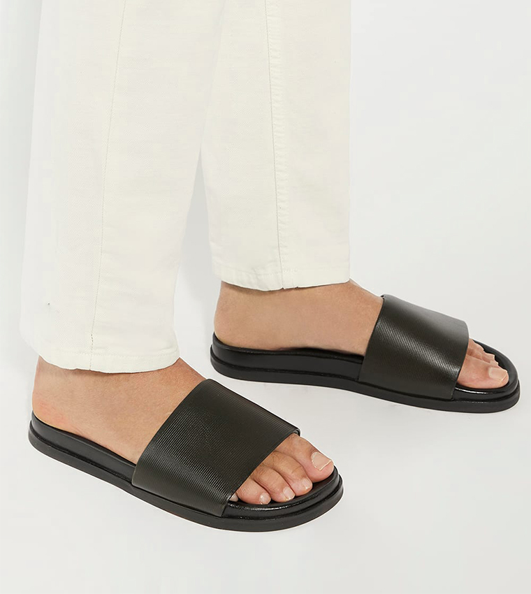INCLINES Slide Sandals