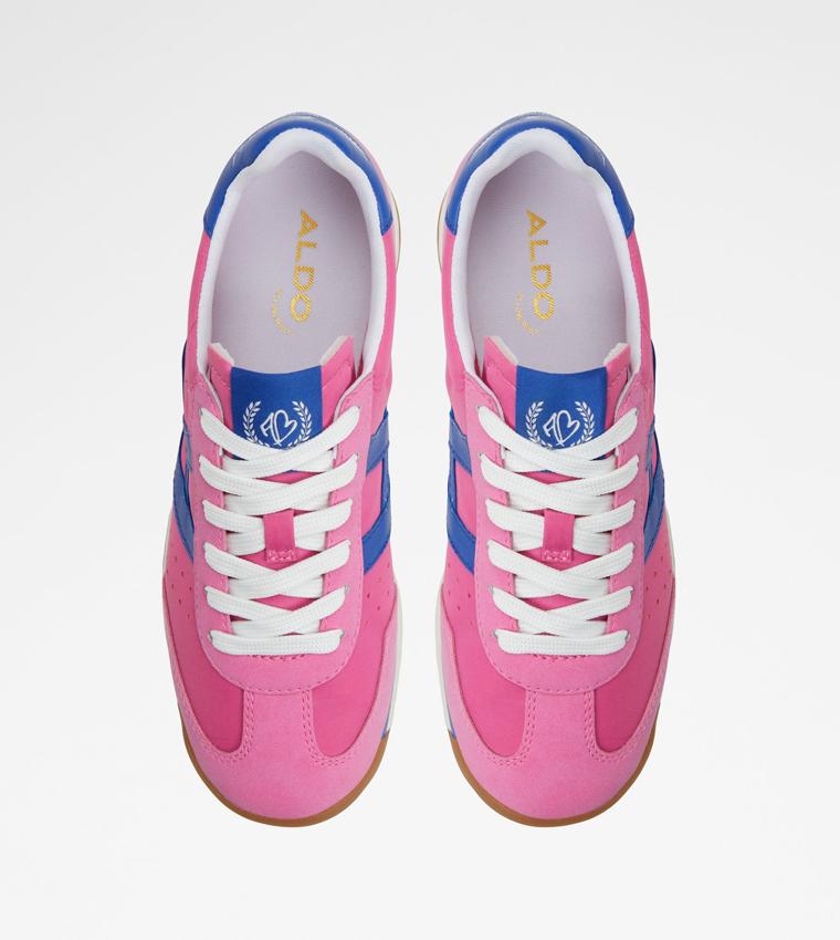 حذاء رياضي برباط وألوان متناسقة 