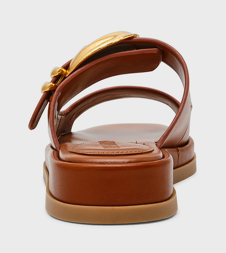 صندل بلاتفورم بإكسسوار معدني 